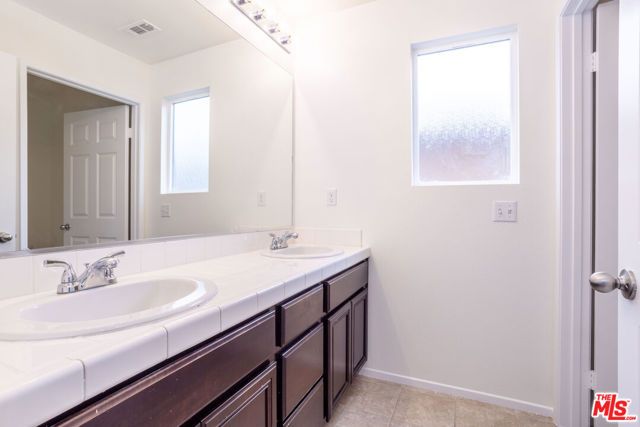 9722 Pine Orchard Street, Pacoima (los Angeles), CA 91331