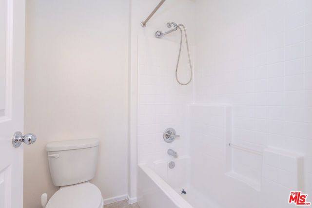 9722 Pine Orchard Street, Pacoima (los Angeles), CA 91331