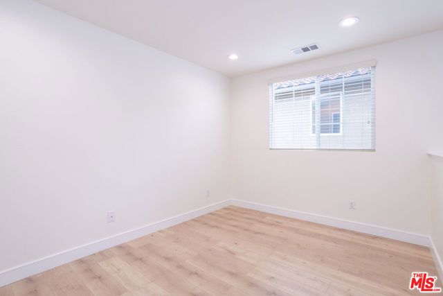 9722 Pine Orchard Street, Pacoima (los Angeles), CA 91331