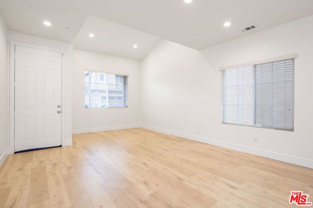 9722 Pine Orchard Street, Pacoima (los Angeles), CA 91331