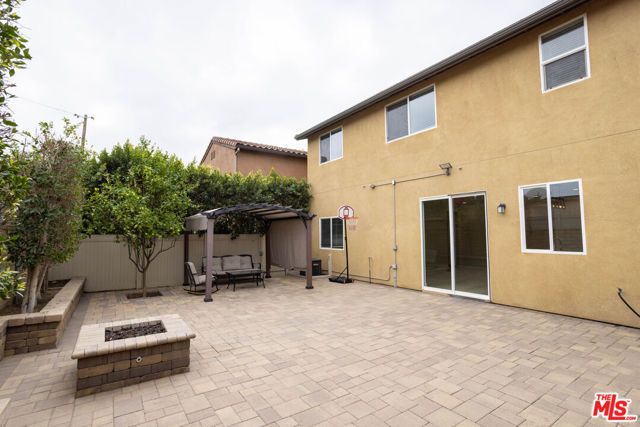 9722 Pine Orchard Street, Pacoima (los Angeles), CA 91331