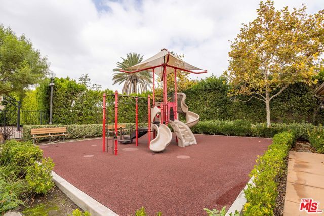 9722 Pine Orchard Street, Pacoima (los Angeles), CA 91331