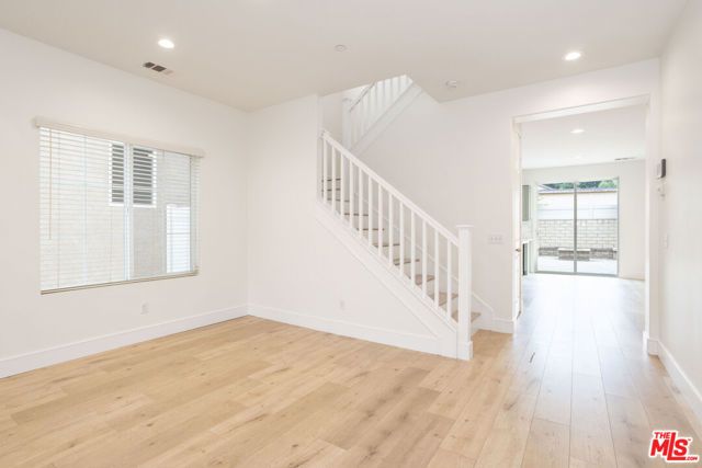 9722 Pine Orchard Street, Pacoima (los Angeles), CA 91331