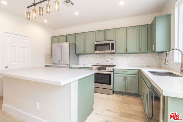 9722 Pine Orchard Street, Pacoima (los Angeles), CA 91331