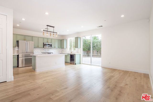 9722 Pine Orchard Street, Pacoima (los Angeles), CA 91331