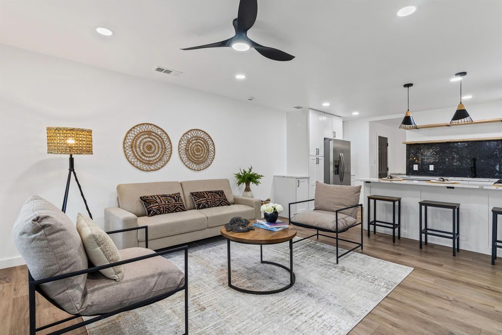1601 N Redondo DR, Austin, TX 78721