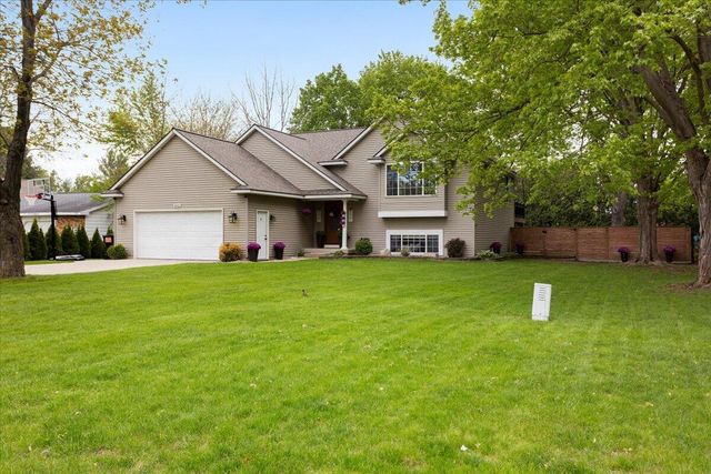 1802 Cedar Tree Drive, Jenison, MI 49428