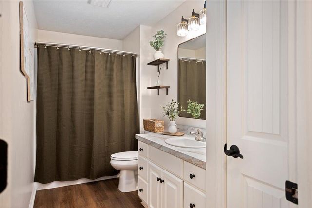 1802 Cedar Tree Drive, Jenison, MI 49428