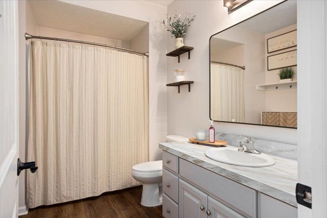 1802 Cedar Tree Drive, Jenison, MI 49428