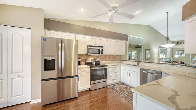 9641 CASTLE POINT DRIVE 1226, Sarasota, FL 34238