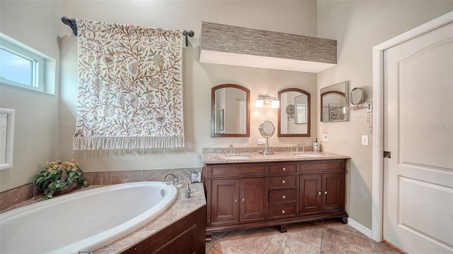 9641 CASTLE POINT DRIVE 1226, Sarasota, FL 34238