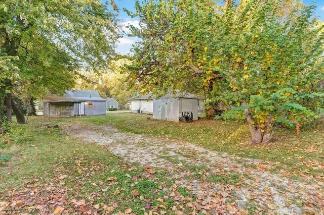 906 E Garfield Street, Springfield, MO 65803