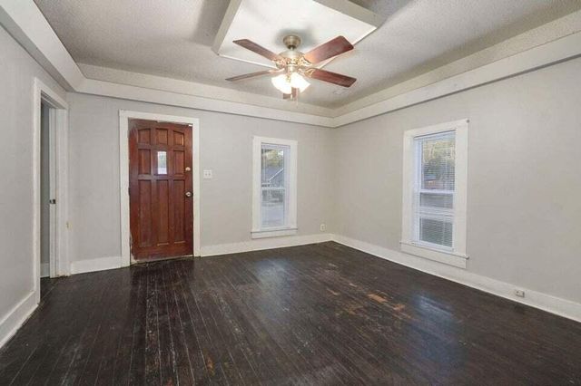 906 E Garfield Street, Springfield, MO 65803