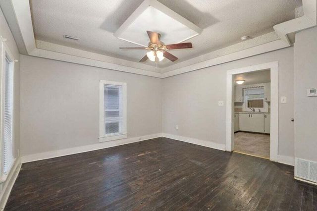 906 E Garfield Street, Springfield, MO 65803