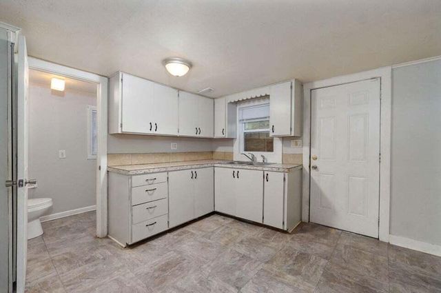 906 E Garfield Street, Springfield, MO 65803