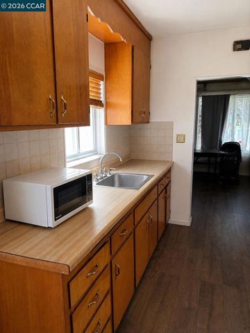 251 E 17th Street, Pittsburg, CA 94565