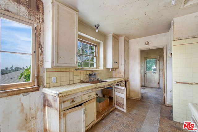 4913 Presidio Drive, View Park, CA 90043