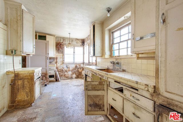 4913 Presidio Drive, View Park, CA 90043