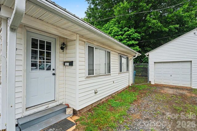 517 N Carolina Avenue, Maiden, NC 28650