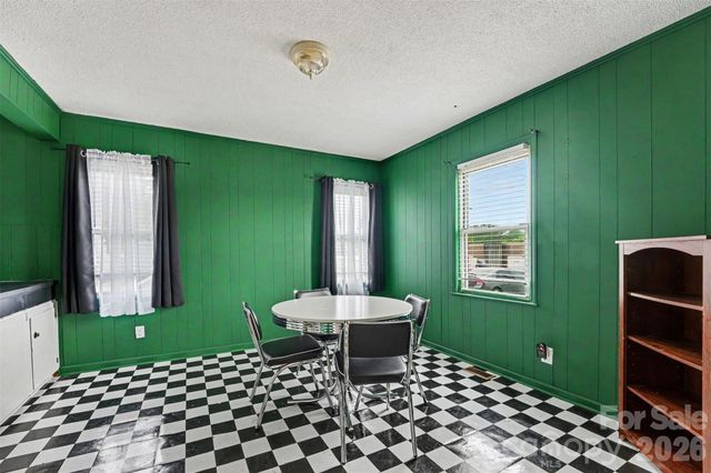517 N Carolina Avenue, Maiden, NC 28650