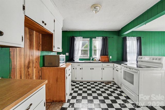 517 N Carolina Avenue, Maiden, NC 28650