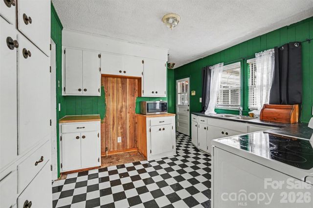 517 N Carolina Avenue, Maiden, NC 28650