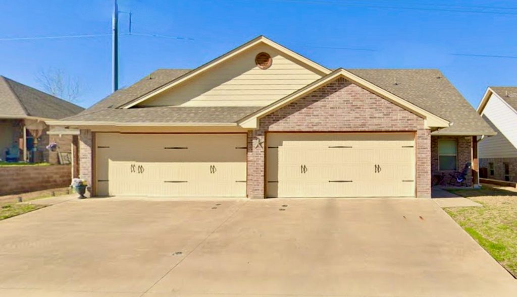 3117-3119 Weave Court, Granbury, TX 76049