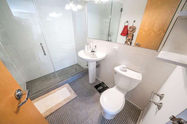 475 Sterling Place 2J, Brooklyn, NY 11238