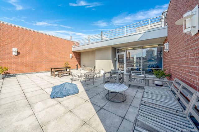 475 Sterling Place 2J, Brooklyn, NY 11238