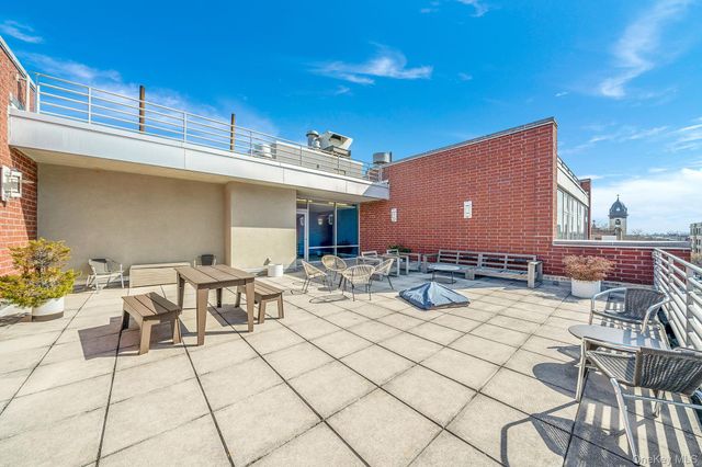 475 Sterling Place 2J, Brooklyn, NY 11238