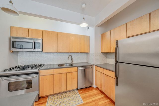 475 Sterling Place 2J, Brooklyn, NY 11238