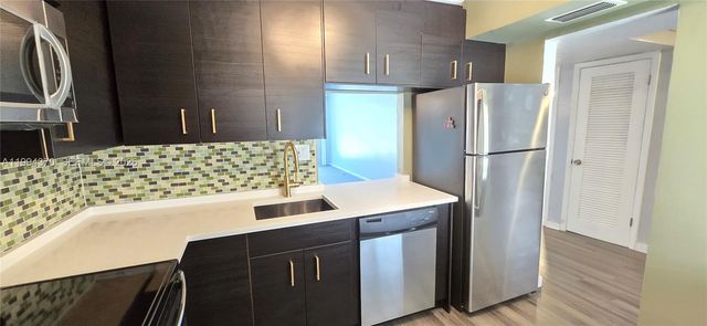 1201 NE 191st St G306, Miami, FL 33179