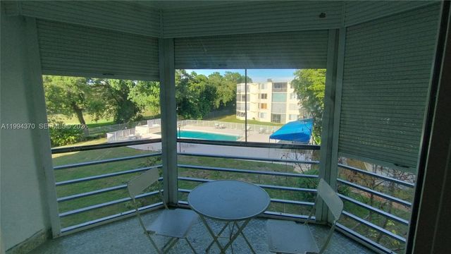 1201 NE 191st St G306, Miami, FL 33179