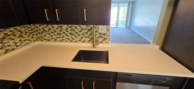 1201 NE 191st St G306, Miami, FL 33179