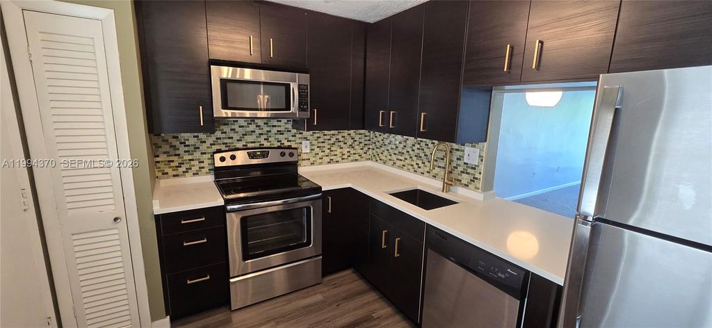 1201 NE 191st St G306, Miami, FL 33179