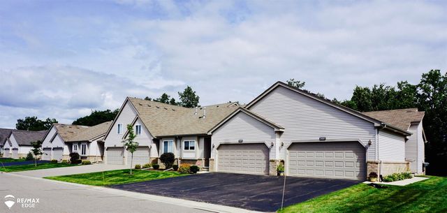 28003 Gregory Street, Grand Blanc, MI 48439