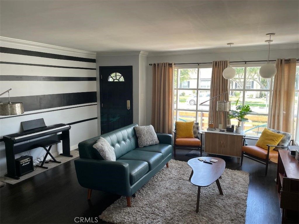 Image 11 of property listing at 4496 Linden, Long Beach, CA 90807