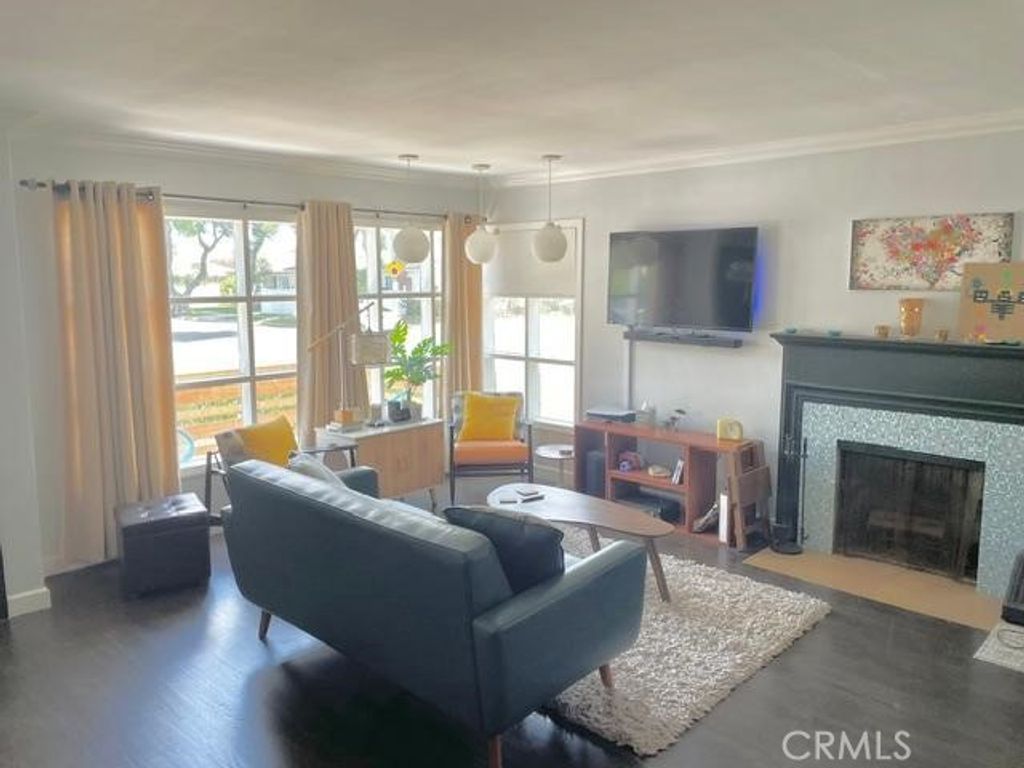 Image 12 of property listing at 4496 Linden, Long Beach, CA 90807