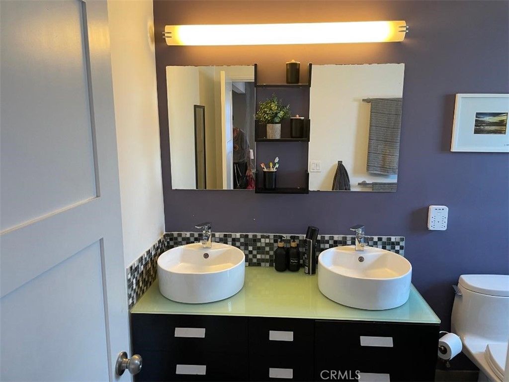 Image 15 of property listing at 4496 Linden, Long Beach, CA 90807
