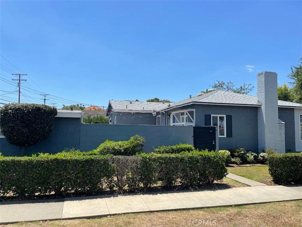 Image 2 of property listing at 4496 Linden, Long Beach, CA 90807