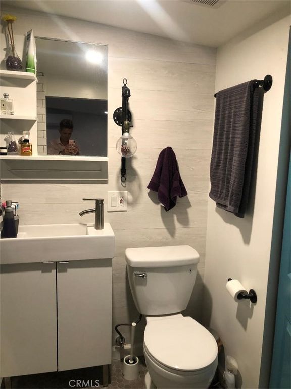 Image 23 of property listing at 4496 Linden, Long Beach, CA 90807