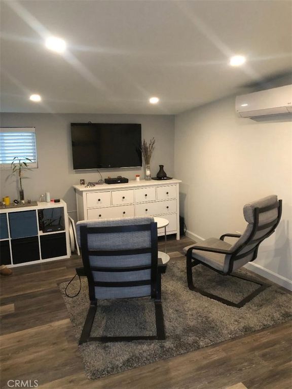 Image 24 of property listing at 4496 Linden, Long Beach, CA 90807