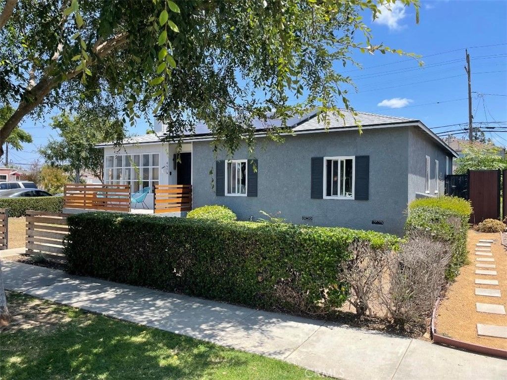 Image 4 of property listing at 4496 Linden, Long Beach, CA 90807