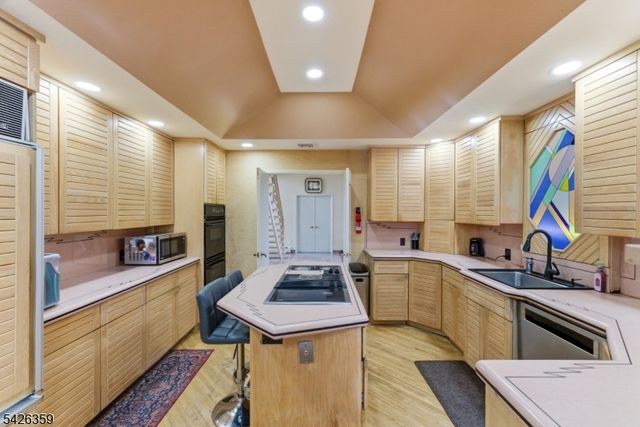 36 Fox Ledge Rd, Kinnelon Boro, NJ 07405