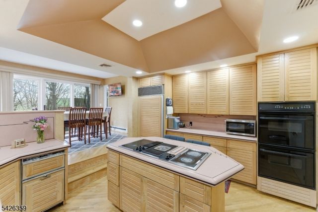 36 Fox Ledge Rd, Kinnelon Boro, NJ 07405