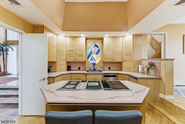 36 Fox Ledge Rd, Kinnelon Boro, NJ 07405