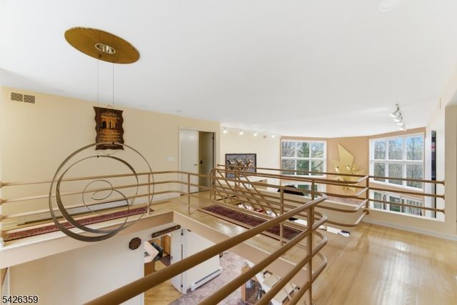 36 Fox Ledge Rd, Kinnelon Boro, NJ 07405