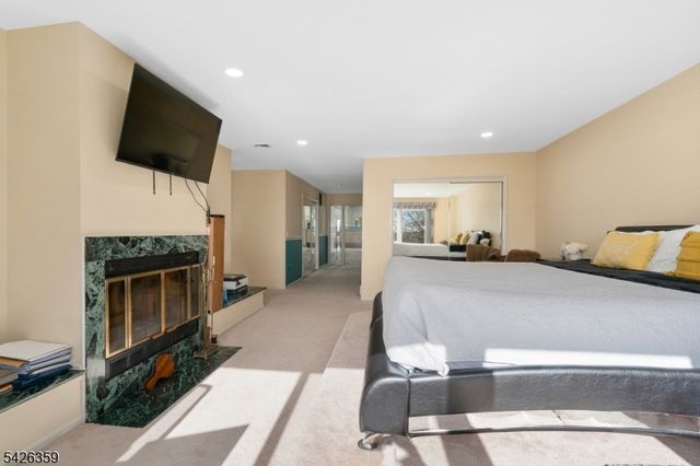 36 Fox Ledge Rd, Kinnelon Boro, NJ 07405