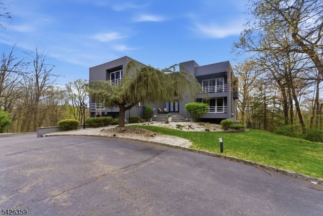 36 Fox Ledge Rd, Kinnelon Boro, NJ 07405