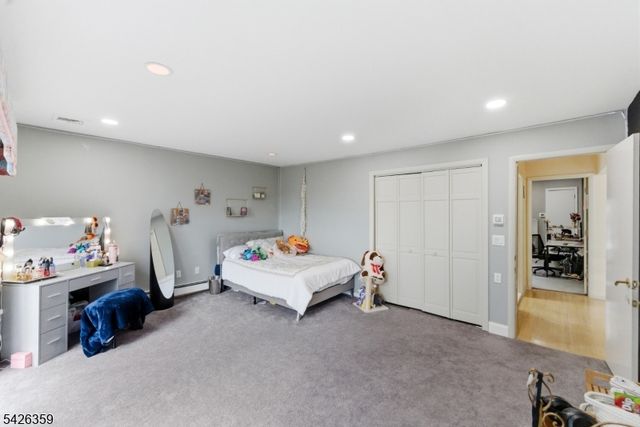 36 Fox Ledge Rd, Kinnelon Boro, NJ 07405